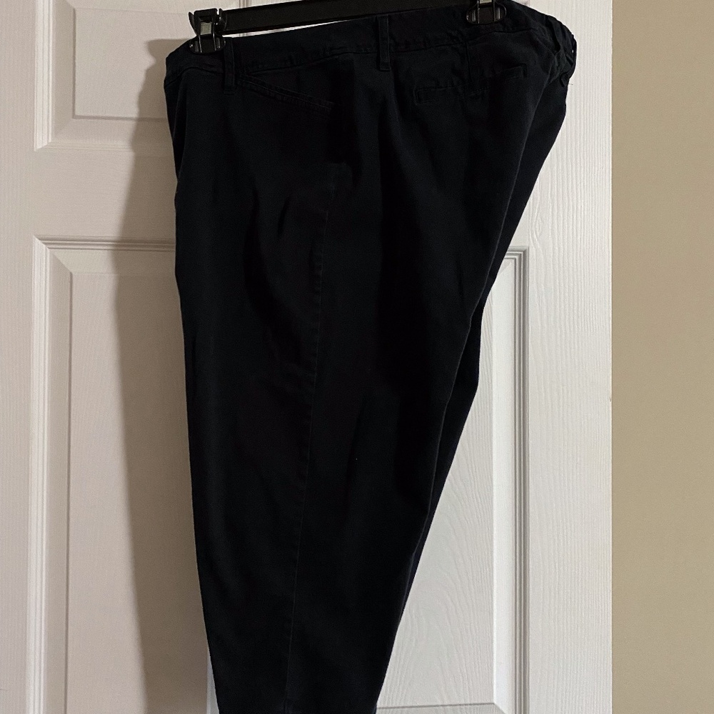 Saint John's Bay Size 20W Black Capris